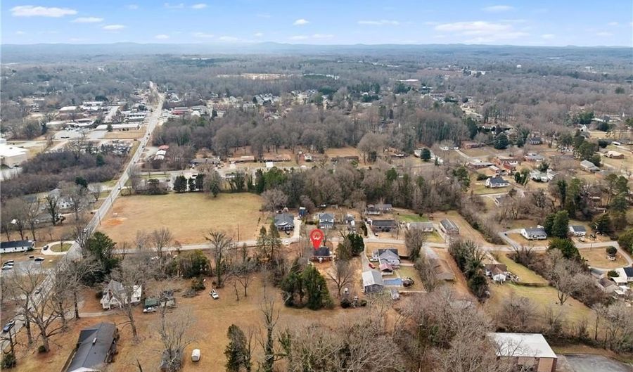 312 Playground Rd, Archdale, NC 27263 - 2 Beds, 2 Bath