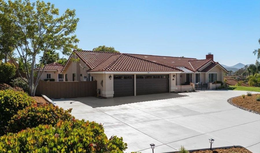 1376 Stoneridge Cir, Escondido, CA 92029 - 4 Beds, 3 Bath