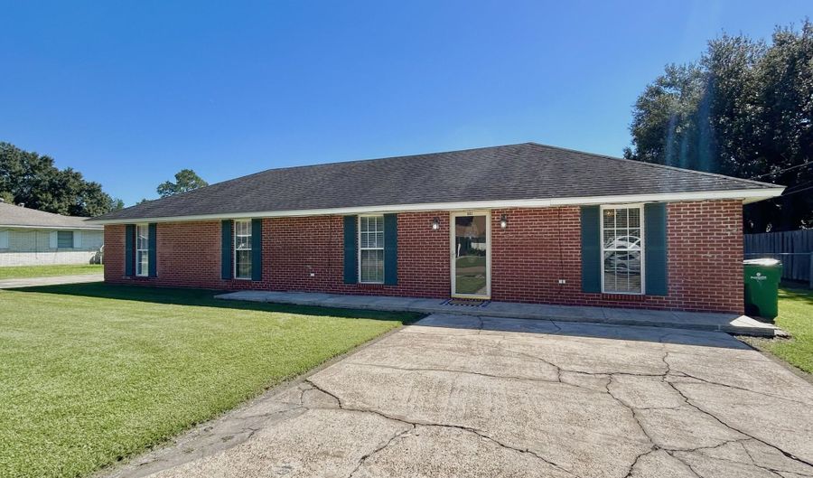 803 N Shireview Cir, Abbeville, LA 70510 - 4 Beds, 2 Bath