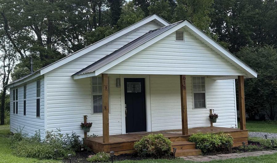 611 4th St NW, Arab, AL 35016 - 2 Beds, 2 Bath