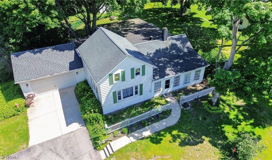 1031 Park Ave, Amherst, OH 44001 - 2 Beds, 2 Bath