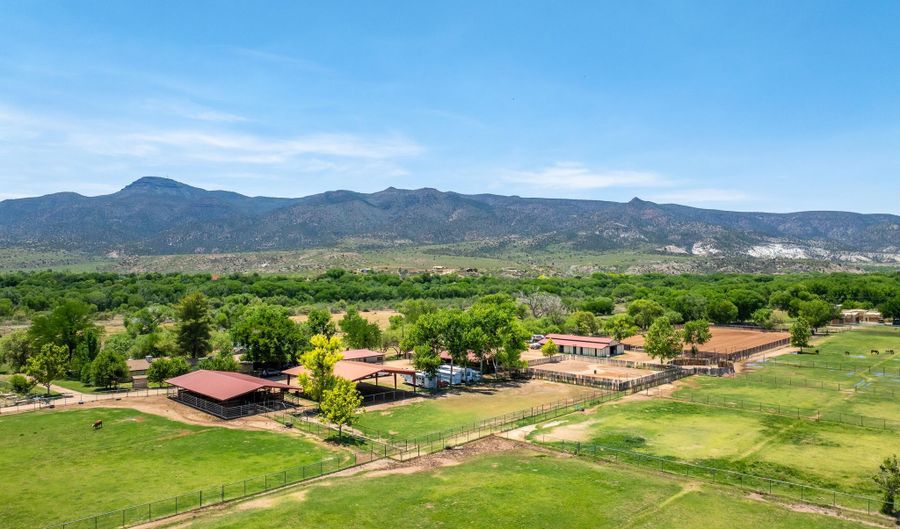 707 E Quarterhorse Ln, Camp Verde, AZ 86322 - 4 Beds, 5 Bath
