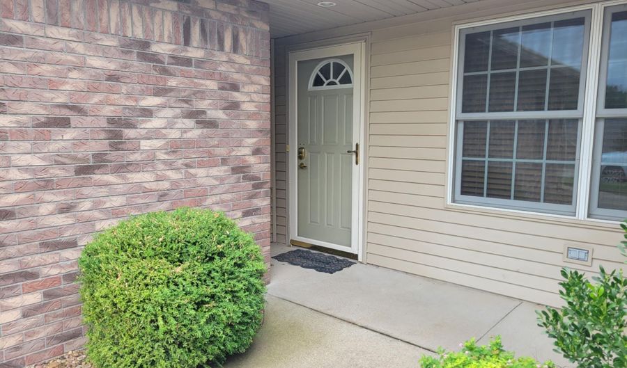 611 Spring View Cir, Beatrice, NE 68310 - 3 Beds, 2 Bath