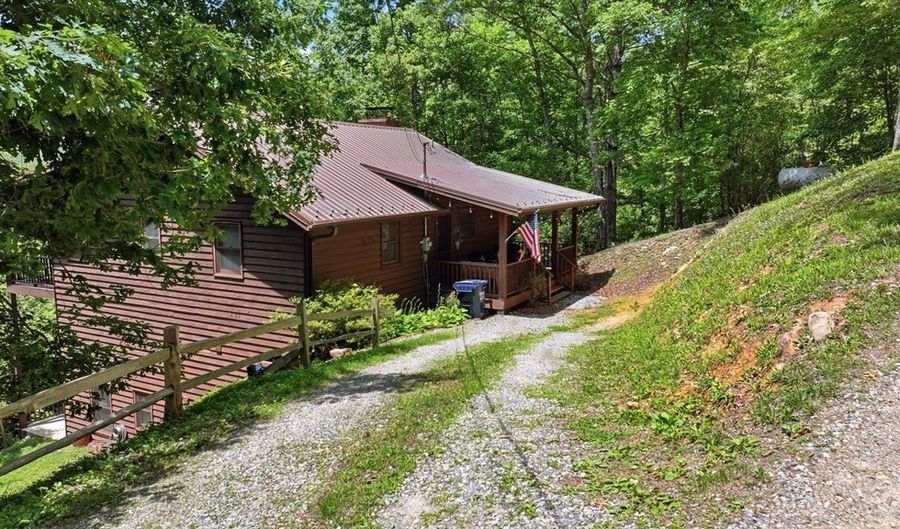 292 N Rhododendron, Almond, NC 28702 - 2 Beds, 2 Bath