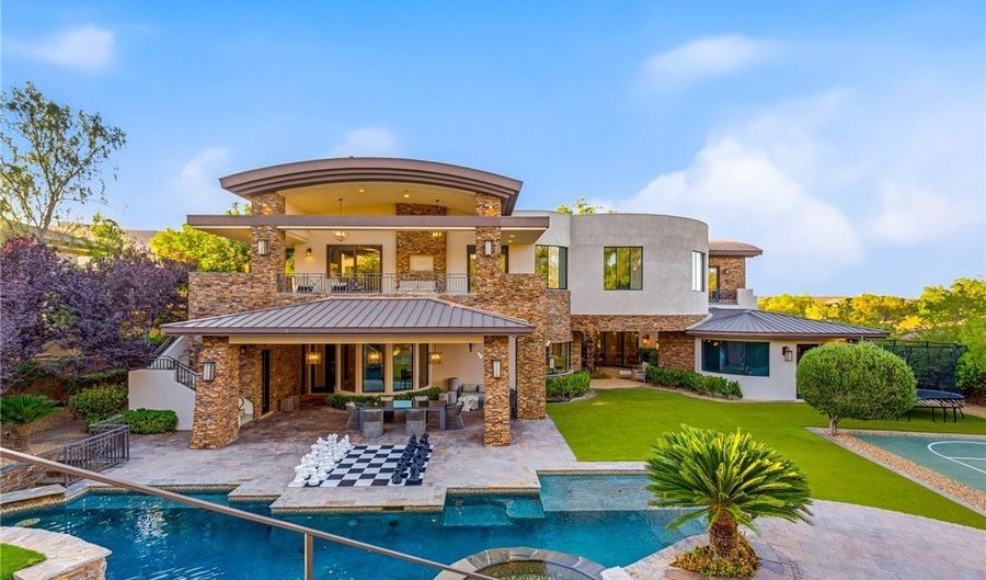 47 Soaring Bird Ct, Las Vegas, NV 89135 - 5 Beds, 7 Bath