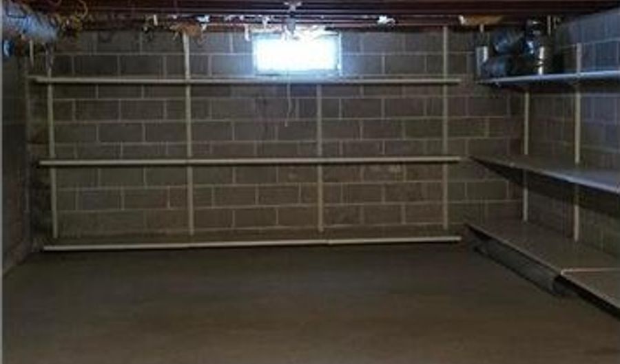 918 Clausen Ave, Albert Lea, MN 56007 - 3 Beds, 1 Bath