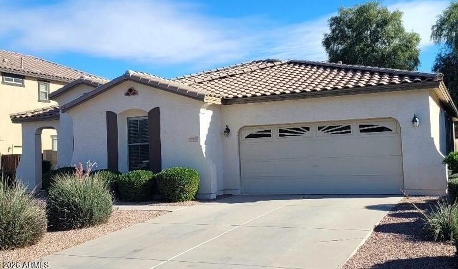 6895 S AMETHYST Dr, Chandler, AZ 85249 - 3 Beds, 2 Bath