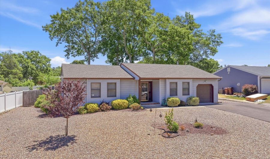 60 Pelican Dr, Bayville, NJ 08721 - 3 Beds, 2 Bath