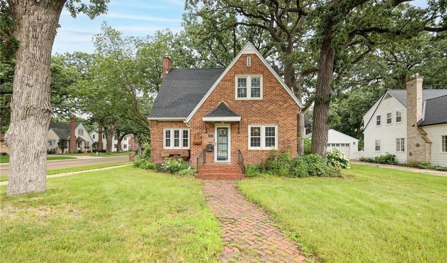 1010 8th Ave NW, Austin, MN 55912 - 2 Beds, 2 Bath