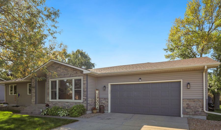 12927 Ironwood Dr, Aberdeen, SD 57401 - 4 Beds, 2 Bath