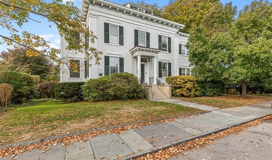 12 Mt. Vernon St 5, Newport, RI 02840 - 2 Beds, 1 Bath
