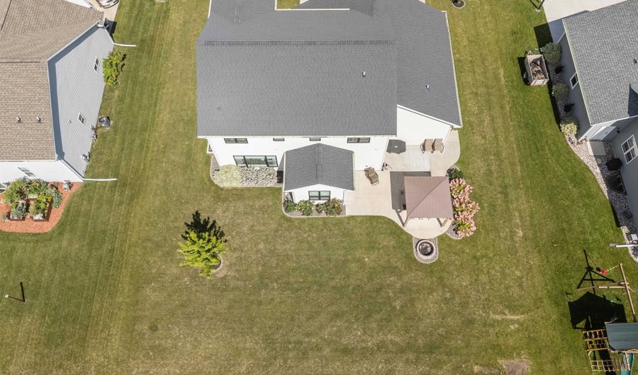 W5553 HOELZEL Way, Appleton, WI 54915 - 4 Beds, 4 Bath