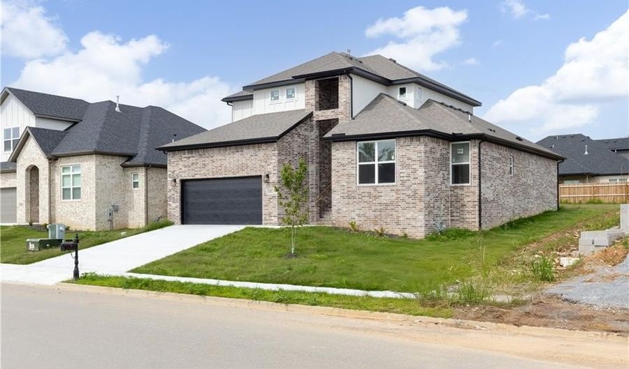 1081 Whistler St, Bentonville, AR 72713 - 4 Beds, 4 Bath