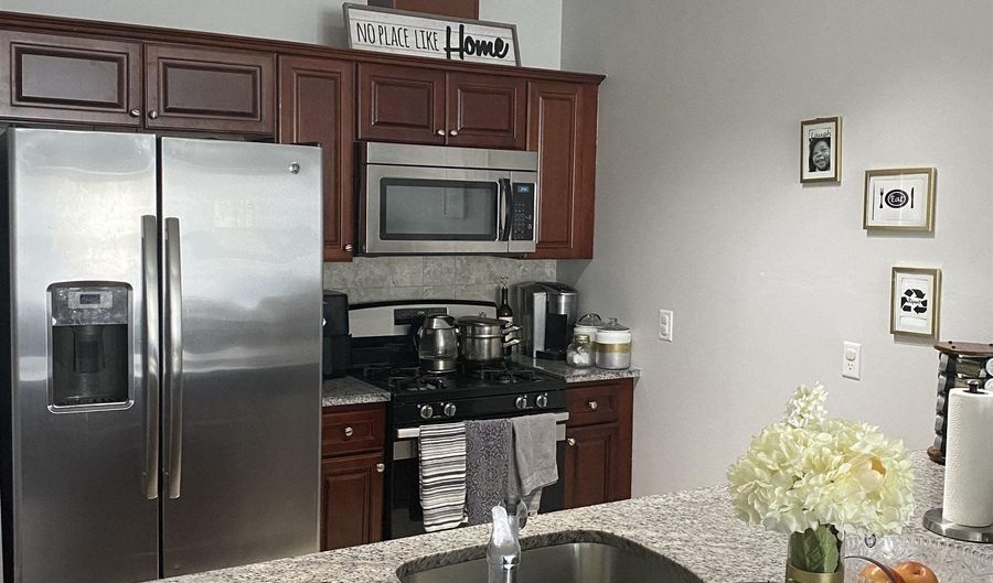 380 AVENUE C 2, Bayonne, NJ 07002 - 2 Beds, 1 Bath