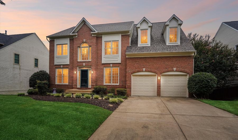5916 EWING Pl, Alexandria, VA 22310 - 5 Beds, 5 Bath