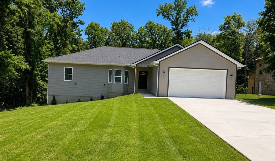 8 Whitstable Dr, Bella Vista, AR 72714 - 2 Beds, 2 Bath