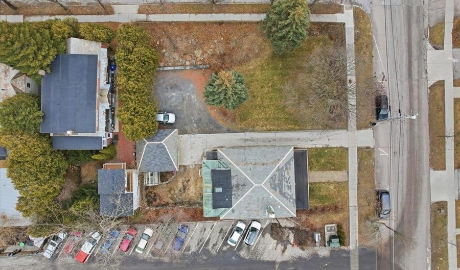 308 College St, Burlington, VT 05401 - 3 Beds, 2 Bath