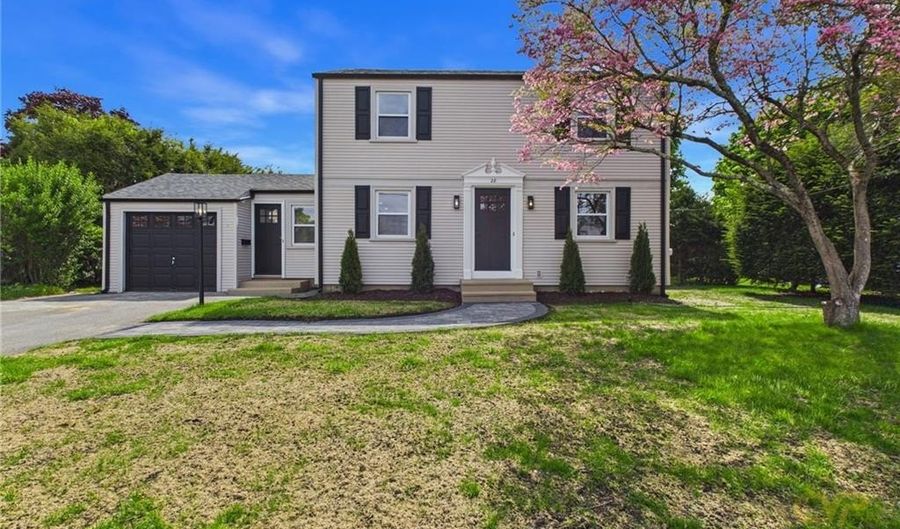 28 Eden Crest Dr, Cranston, RI 02920 - 3 Beds, 2 Bath
