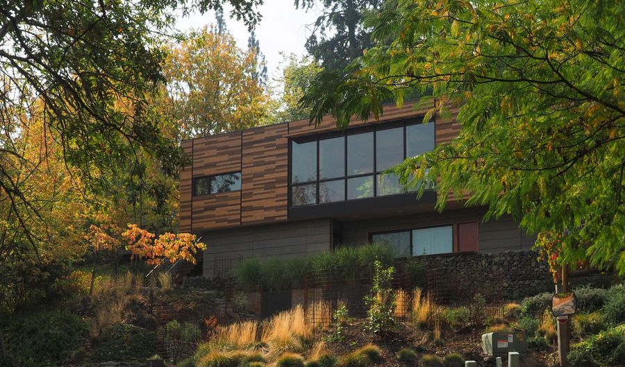 5 Scenic Dr, Ashland, OR 97520 - 3 Beds, 3 Bath