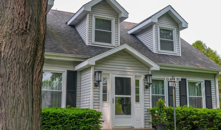 5306 Arapahoe Ln, Madison, WI 53704 - 3 Beds, 3 Bath