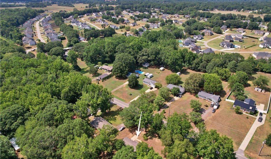 903 New Prospect Church Rd, Anderson, SC 29625 - 3 Beds, 2 Bath