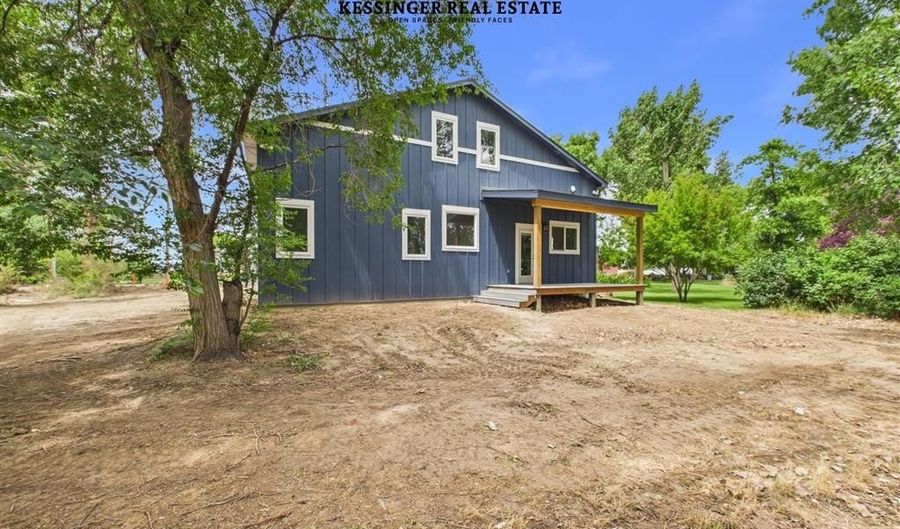 261 S 1st St W, Cowley, WY 82420 - 4 Beds, 3 Bath