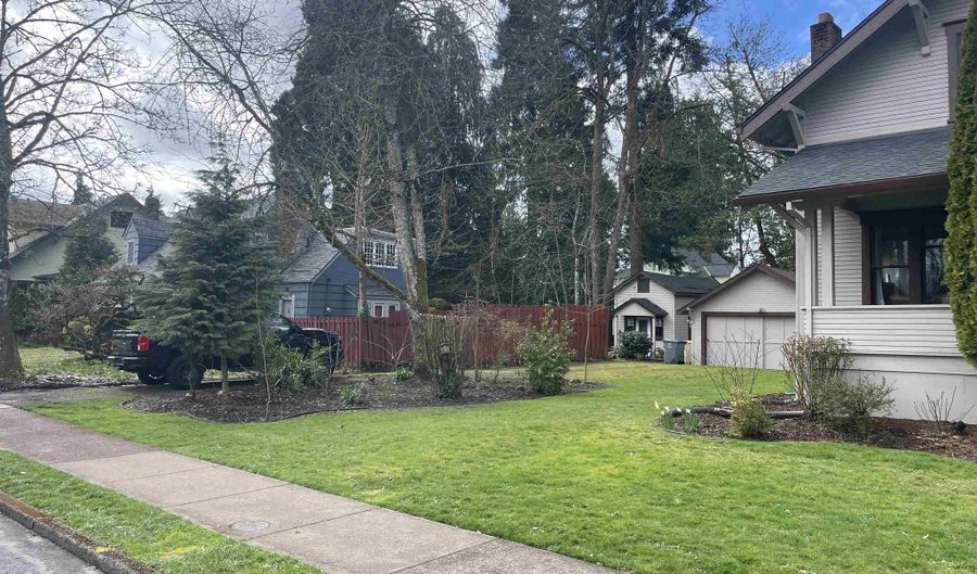 136 NW 30th St, Corvallis, OR 97330 - 4 Beds, 2 Bath