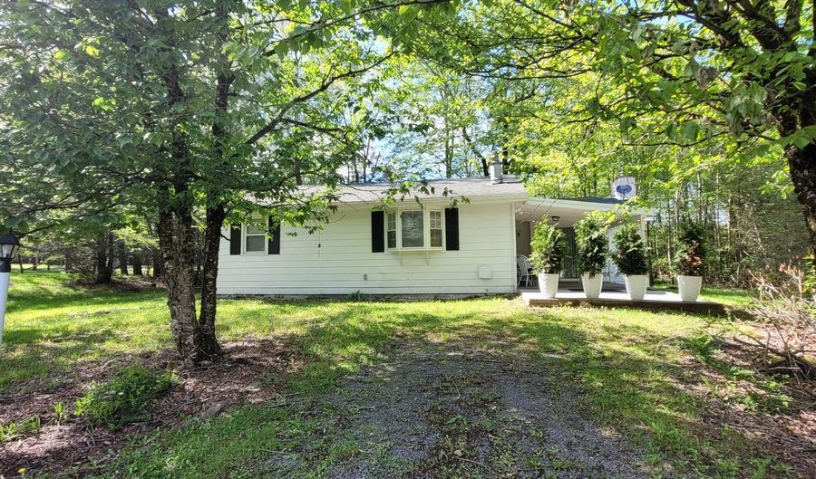 7 Holiday Ct, Albrightsville, PA 18210 - 2 Beds, 2 Bath