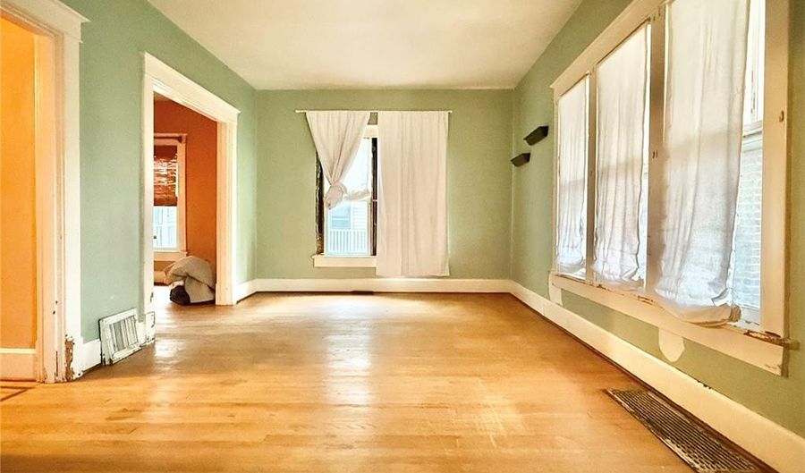 605 Mechanic St, Alton, IL 62002 - 3 Beds, 1 Bath