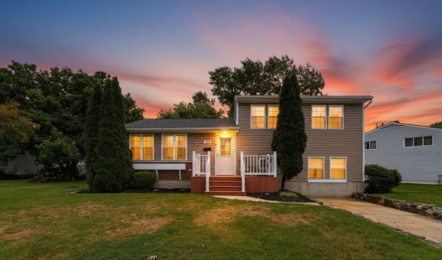 645 WALKER St, Aberdeen, MD 21001 - 3 Beds, 2 Bath