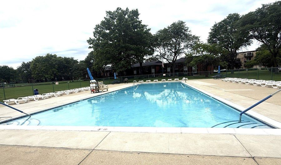 2443 E Brandenberry Ct 2A, Arlington Heights, IL 60004 - 2 Beds, 2 Bath