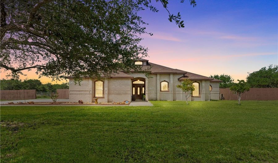 1449 W Nelson Ave, Aransas Pass, TX 78336 - 3 Beds, 4 Bath
