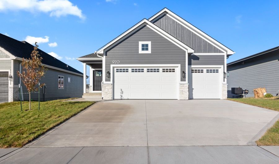 920 Roosevelt St, Polk City, IA 50226 - 4 Beds, 3 Bath