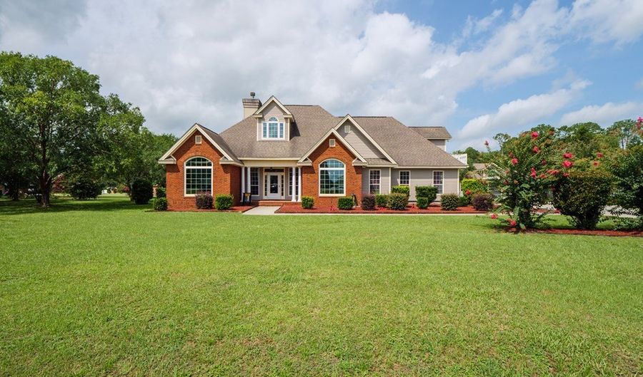 605 Plantation Dr, Adel, GA 31620 - 4 Beds, 3 Bath