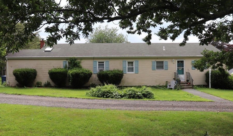 19 Vincent St, Middletown, RI 02842 - 4 Beds, 2 Bath