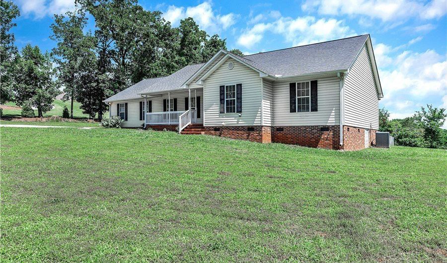 1950 Shackleburg Rd, Anderson, SC 29621 - 3 Beds, 2 Bath