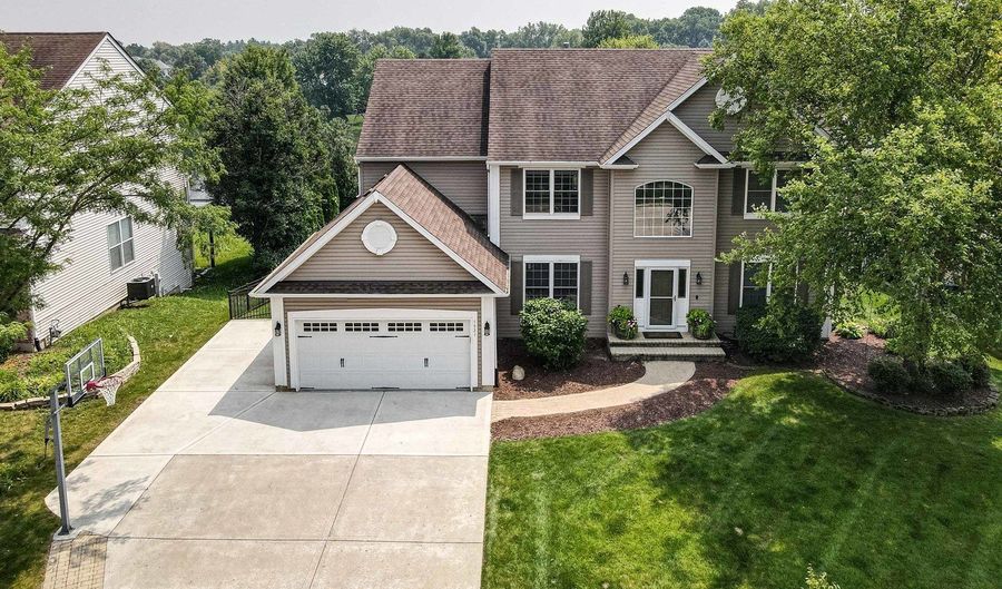 1521 Boulder Bluff Ln, Algonquin, IL 60102 - 4 Beds, 4 Bath
