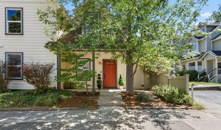 923 Bellview Ave 2, Ashland, OR 97520 - 4 Beds, 2 Bath