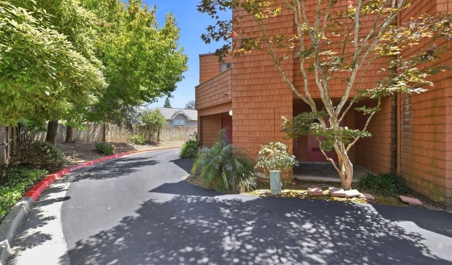6331 Imperial Ct, Aptos, CA 95003 - 2 Beds, 3 Bath