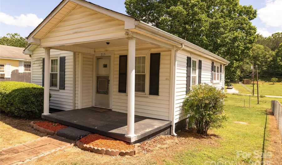 215 Short St, Blacksburg, SC 29702 - 2 Beds, 1 Bath