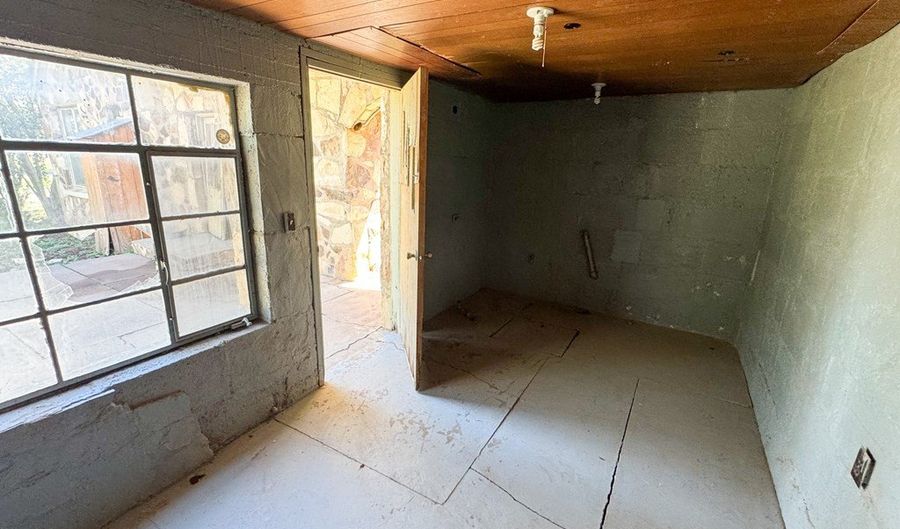 605 N 3rd St, Alpine, TX 79830 - 2 Beds, 1 Bath