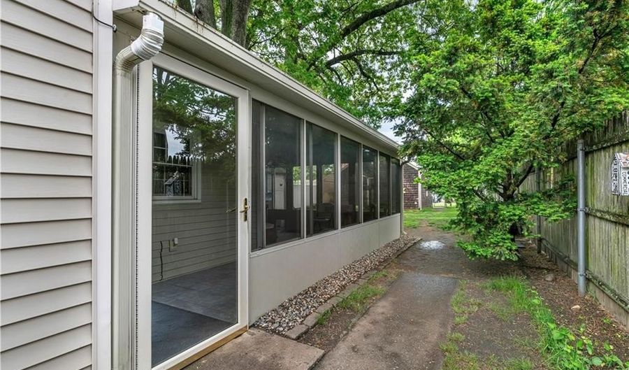 57 Park Dr, East Providence, RI 02915 - 2 Beds, 1 Bath