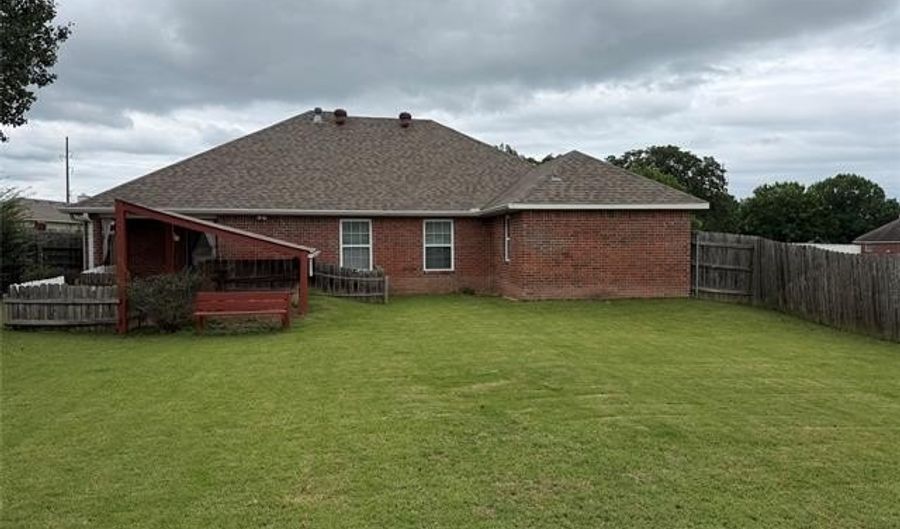 1649 Brentwood, Ardmore, OK 73401 - 3 Beds, 2 Bath