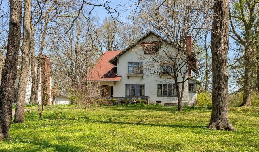 303 S Downey Ave, Indianapolis, IN 46219 - 6 Beds, 2 Bath