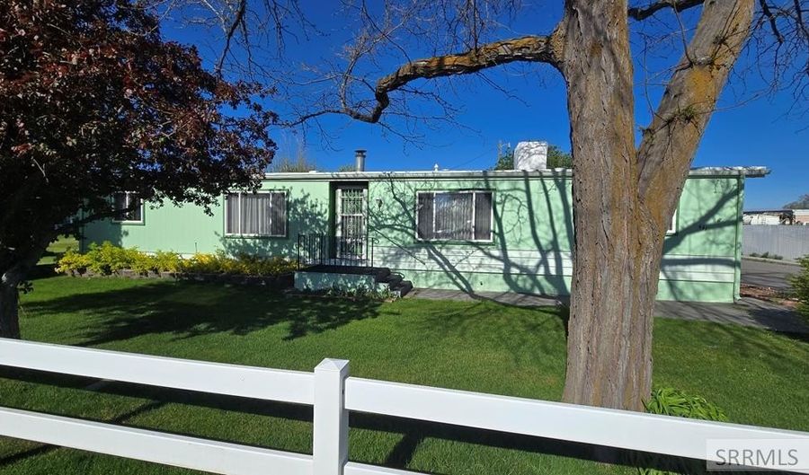 441 Cedar St, Blackfoot, ID 83221 - 3 Beds, 2 Bath