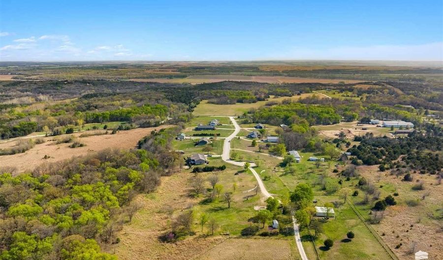 3673 Stewart Farm Rd, Wamego, KS 66547 - 6 Beds, 4 Bath