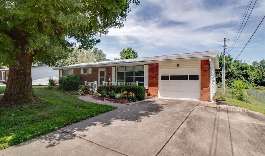 5411 Nelson Pl, Alton, IL 62002 - 2 Beds, 2 Bath