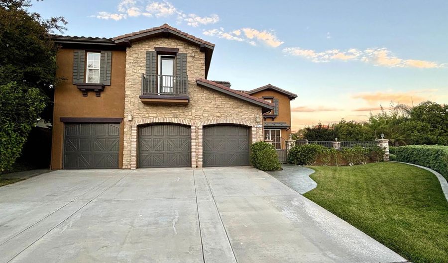 5545 Nanday Ct, Oceanside, CA 92057 - 5 Beds, 3 Bath