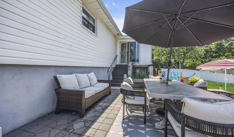 10 Linda Cir, Aberdeen, NJ 07747 - 3 Beds, 2 Bath