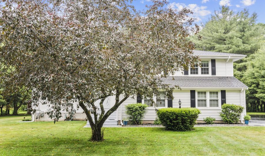 355 W Avon Rd, Avon, CT 06001 - 3 Beds, 3 Bath